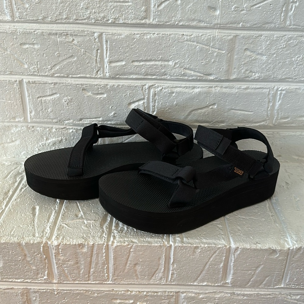 Barely Worn Teva Flatform Universal Sandal W10